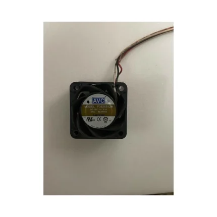 فن 3.8 در 3.8 میلی متر با قطر 2.8 میلی متر از برند AVC با ولتاژ کاری 12 ولت و جریان 0.3 آمپر